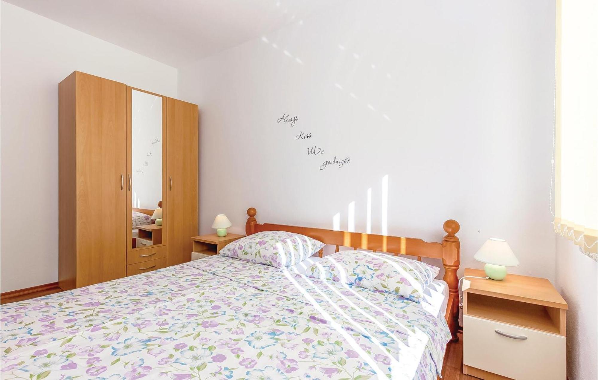 Awesome Apartment In Dobrinj With Wifi Экстерьер фото