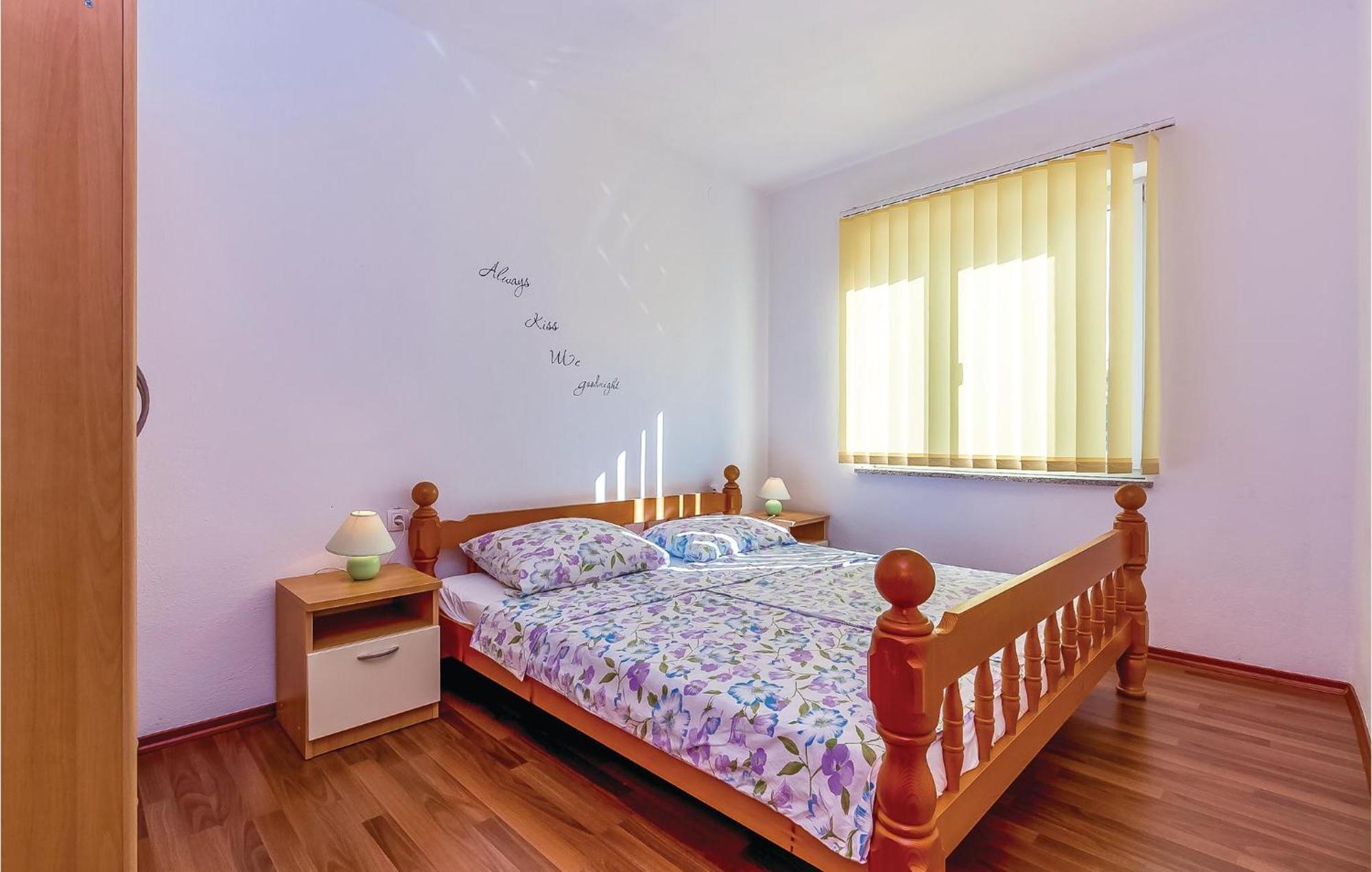 Awesome Apartment In Dobrinj With Wifi Экстерьер фото